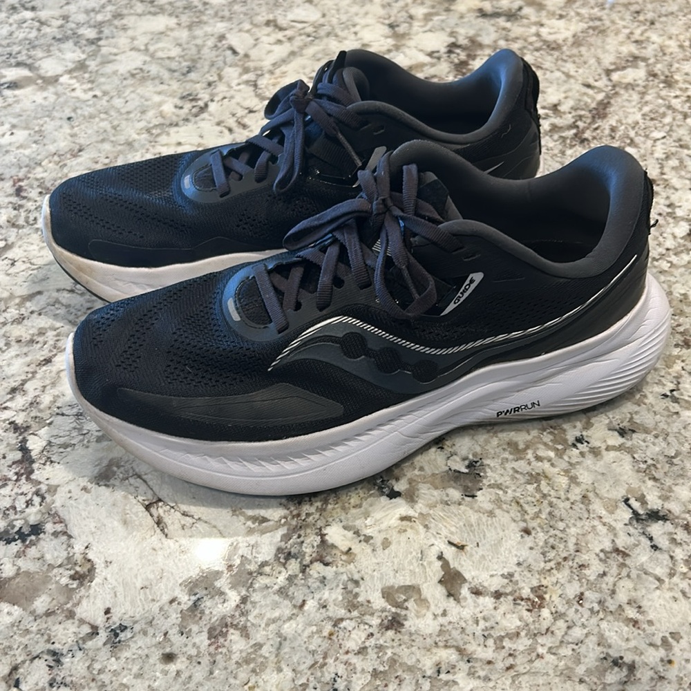 Women’s Saucony Guide 15